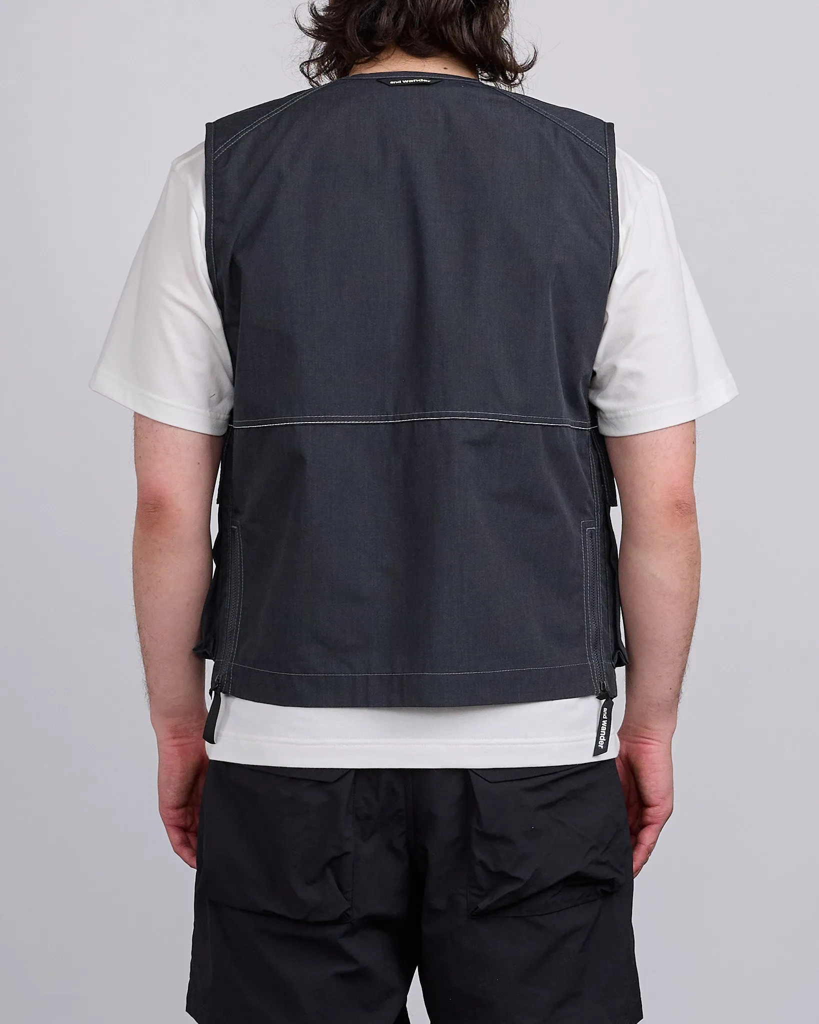 and wander Tough Aramid Cargo Vest (M) Charcoal