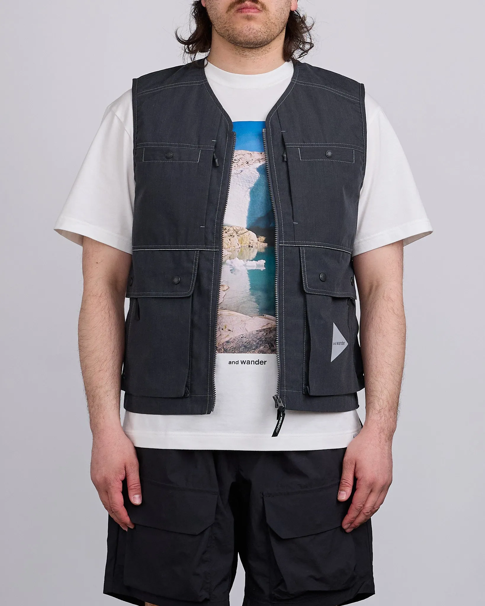 and wander Tough Aramid Cargo Vest (M) Charcoal