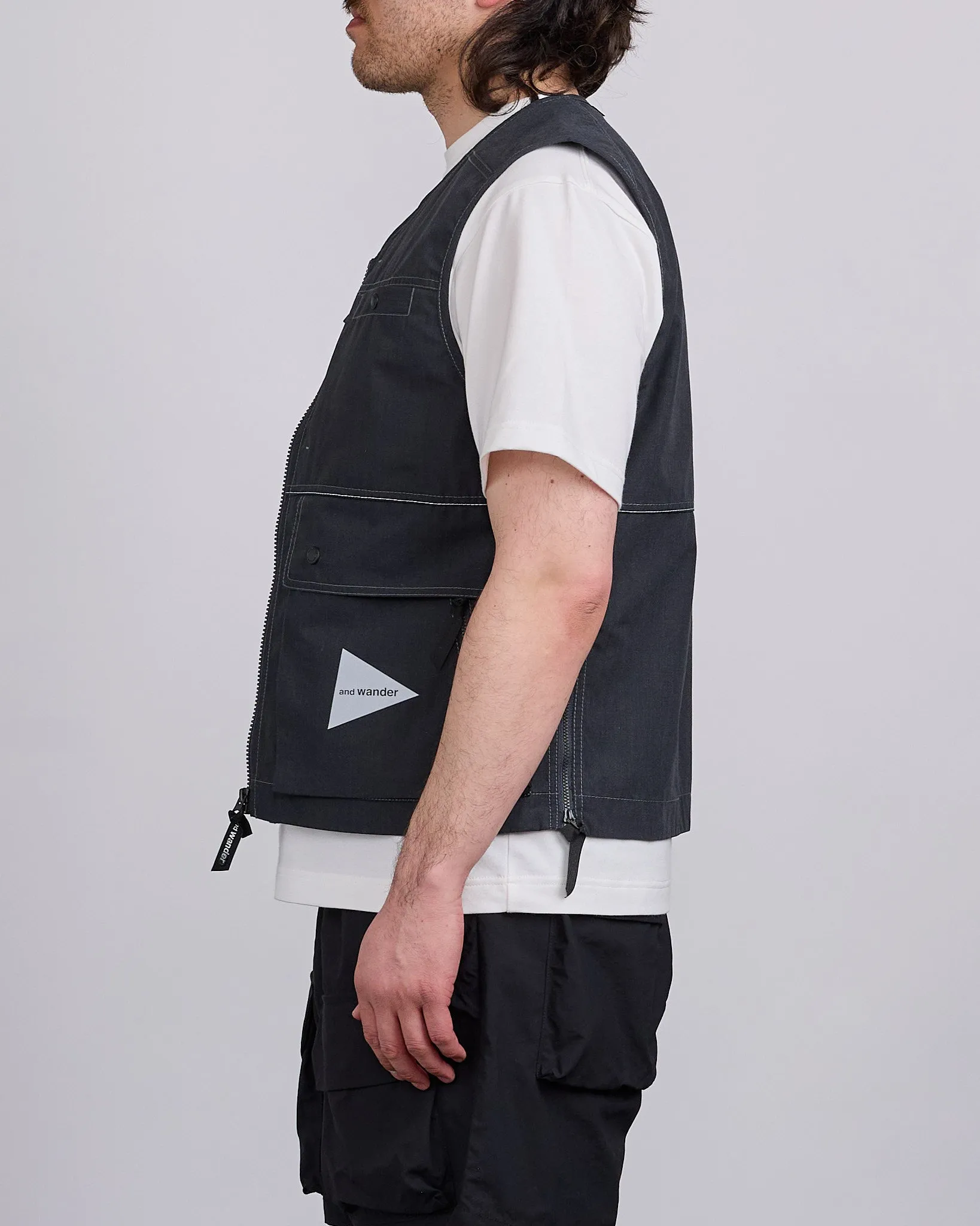 and wander Tough Aramid Cargo Vest (M) Charcoal