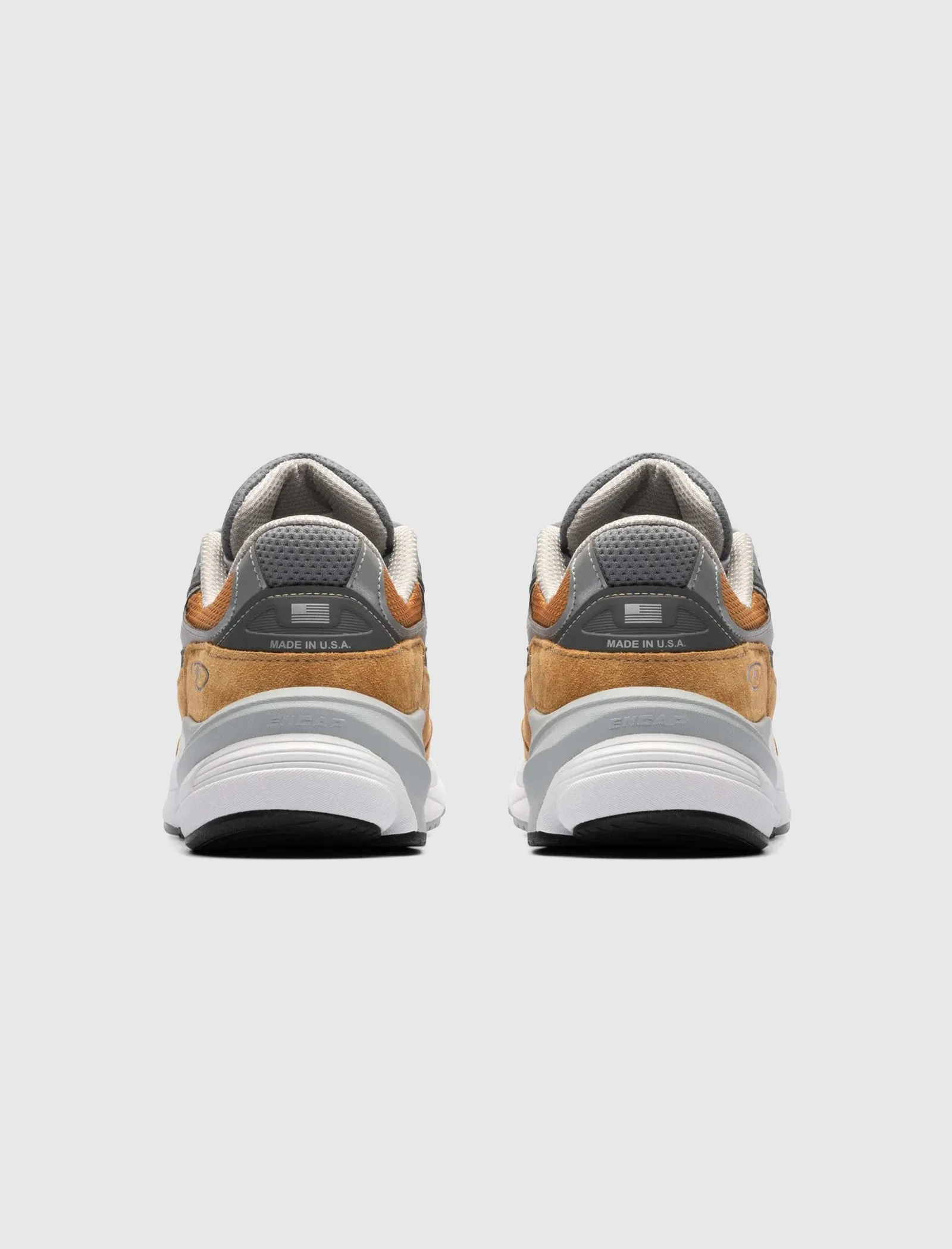 MADE IN USA 990 V6 WORKWEAR