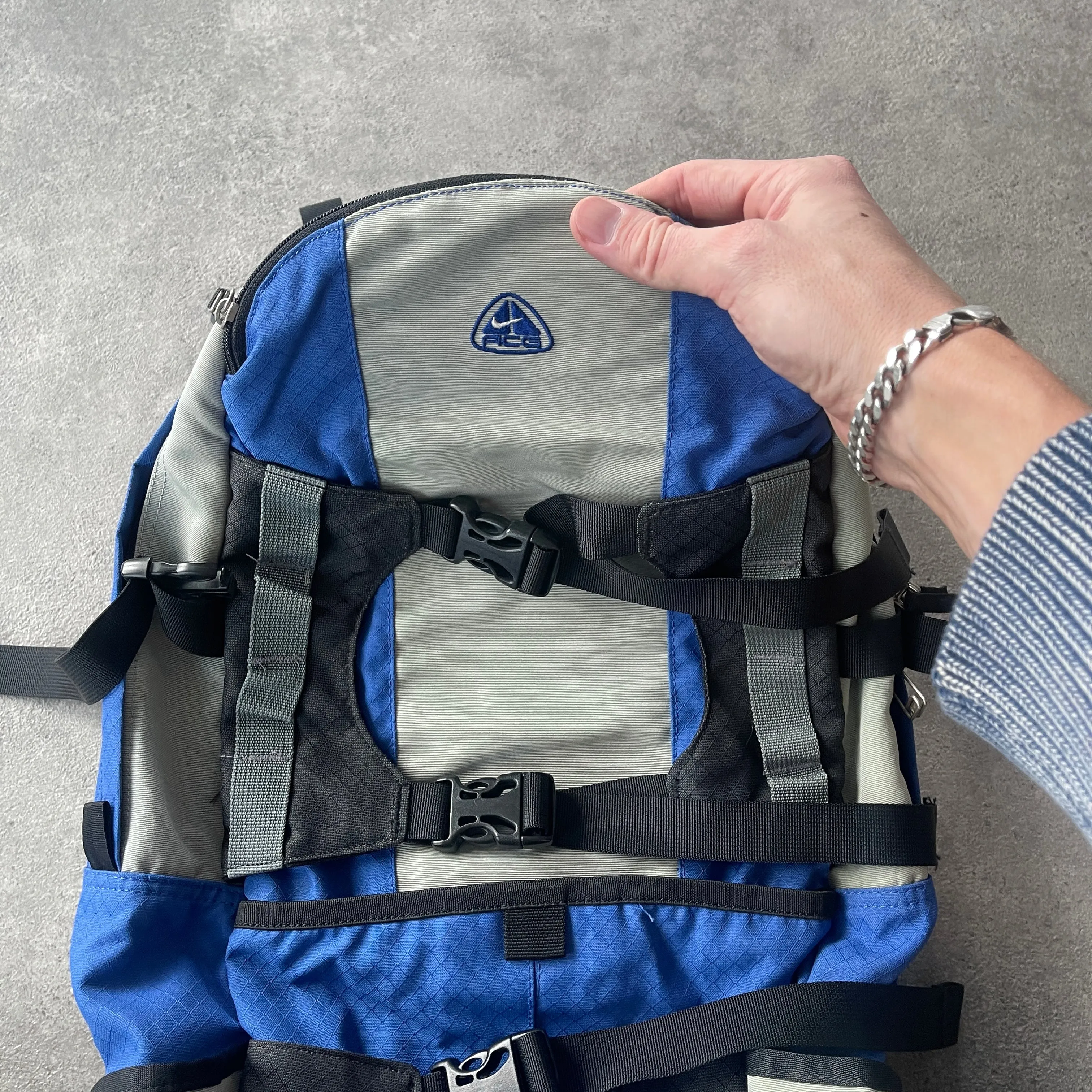 Nike ACG 1990s 40L technical backpack (22x15)